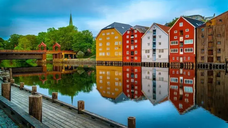 Ile Norwegia ma ludności?